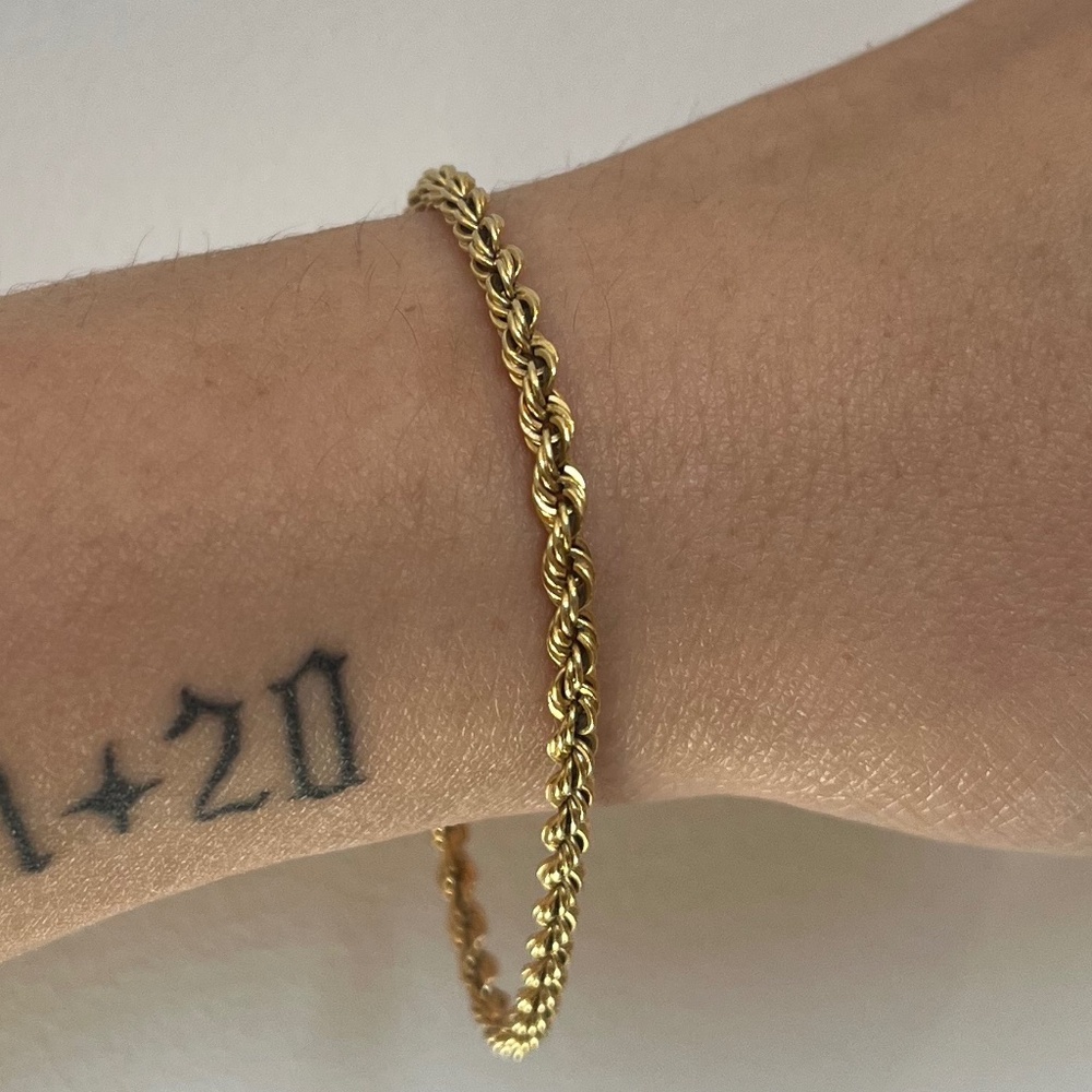 SOLD.    Solid 18k gold rope chain bracelet 7 inch